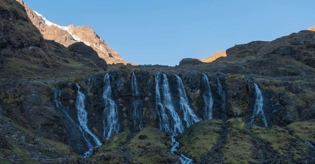 découvrez le monde fascinant de l'écotourisme, une forme de voyage responsable qui permet d'explorer des destinations tout en préservant la biodiversité et en soutenant les communautés locales. plongez dans la nature, participez à des activités durables et apprenez à respecter l'environnement tout en profitant d'expériences uniques.